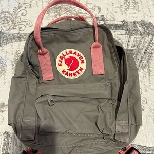 Mini Fjallraven Kanken backpack Previously loved ♥️